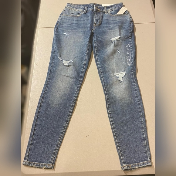 NWT Maurices Jegging Vintage Mid-Rise Distressed Jeans Women's Size 6 Short New - Picture 1 of 8